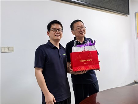 致敬韶華，感恩同行 